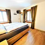Mikys Apartment By Livigno Accomodation